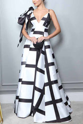 Meet Me in Dubai – Formelles Maxikleid mit Gittermuster und Schulterdekoration